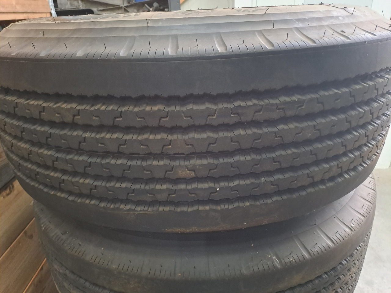Neuwertige Lkw - Kompletträder / Reifen Firestone, Größe 425 / 65 R 22,5, Artikel - Nr. : 81.99999 - - Tire for Truck: picture 4 Neuwertige Lkw - Kompletträder / Reifen Firestone, Größe 425 / 65 R 22,5, Artikel - Nr. : 81.99999 - - Tire for Truck: picture 4