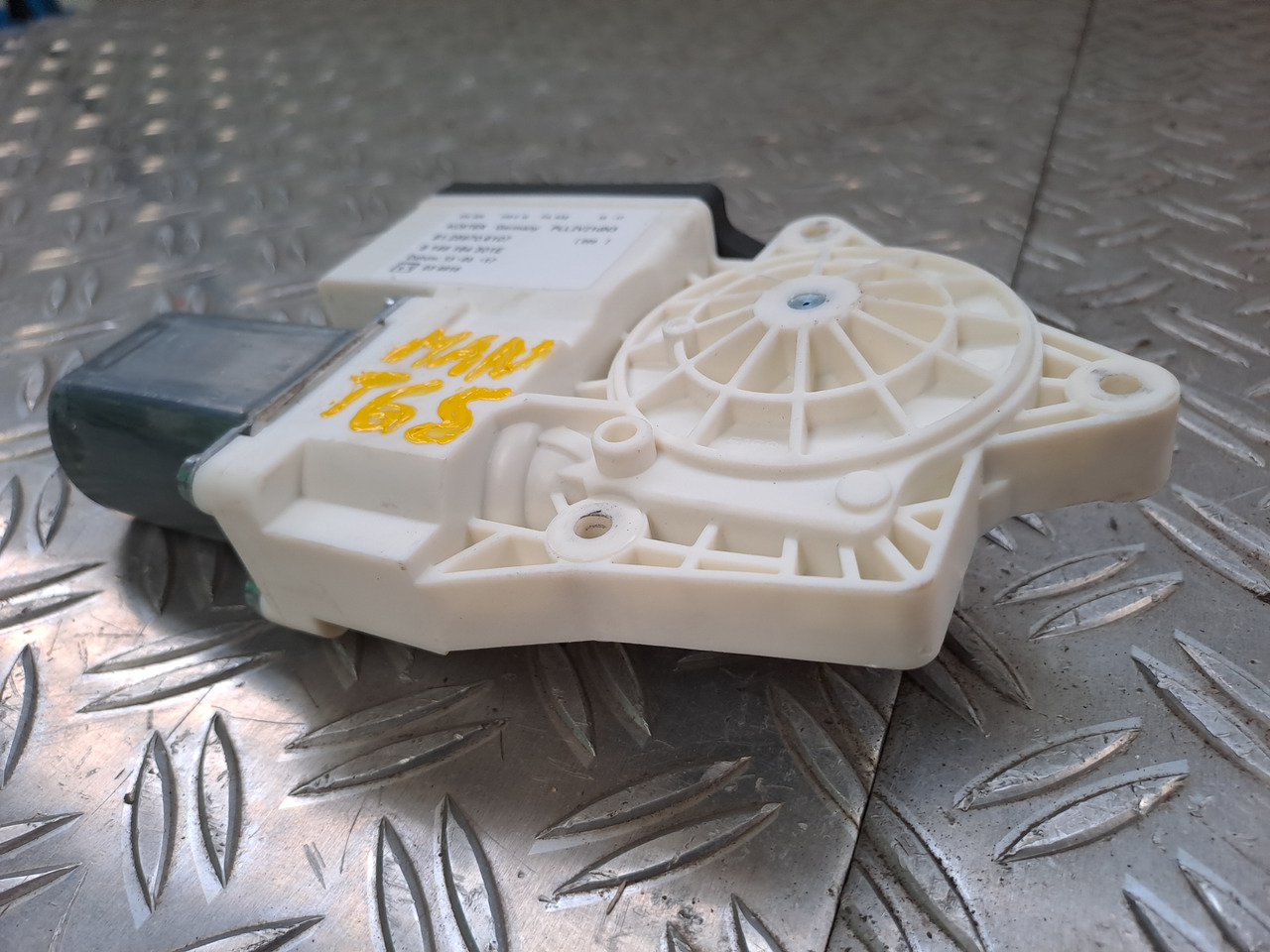 Neuwertiger MAN TGS Elektromotor Fensterheber links, Artikel - Nr. : 81.25970 - 6107 - Window lift motor for Truck: picture 5 Neuwertiger MAN TGS Elektromotor Fensterheber links, Artikel - Nr. : 81.25970 - 6107 - Window lift motor for Truck: picture 5