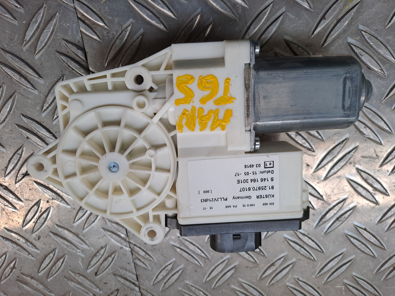 Neuwertiger MAN TGS Elektromotor Fensterheber links, Artikel - Nr. : 81.25970 - 6107 - Window lift motor for Truck: picture 1 Neuwertiger MAN TGS Elektromotor Fensterheber links, Artikel - Nr. : 81.25970 - 6107 - Window lift motor for Truck: picture 1