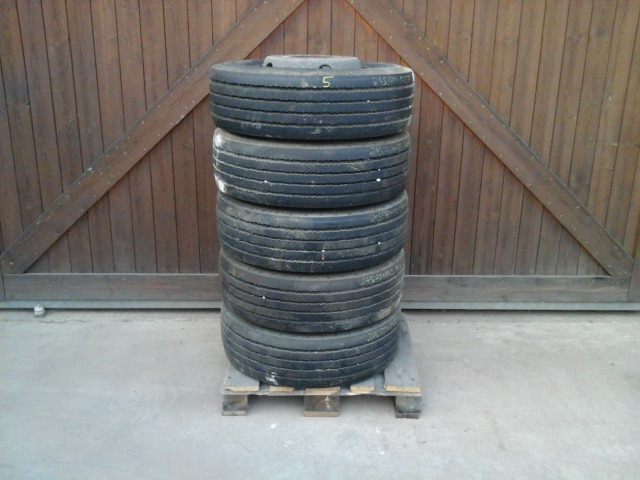 Reifen 245/ 70 x17,5 143 / 141 J - Tire for Truck: picture 1 Reifen 245/ 70 x17,5 143 / 141 J - Tire for Truck: picture 1