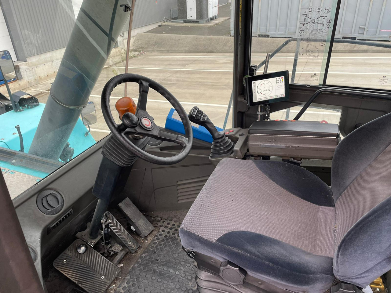 KONECRANES SMV 4123 CC5 - Reach stacker: picture 3 KONECRANES SMV 4123 CC5 - Reach stacker: picture 3