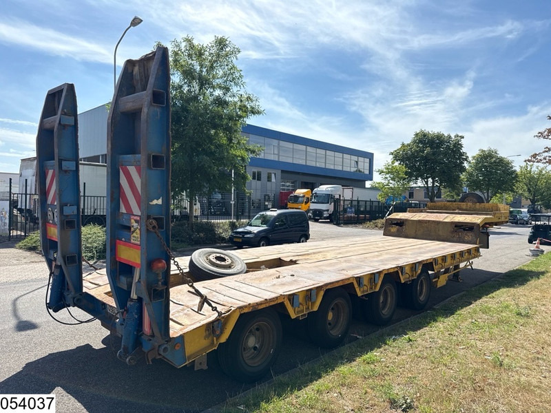 ACTM Lowbed 70.000 KG, 2,5mtr + 2x 0,35 mtr - Low loader semi-trailer: picture 3 ACTM Lowbed 70.000 KG, 2,5mtr + 2x 0,35 mtr - Low loader semi-trailer: picture 3
