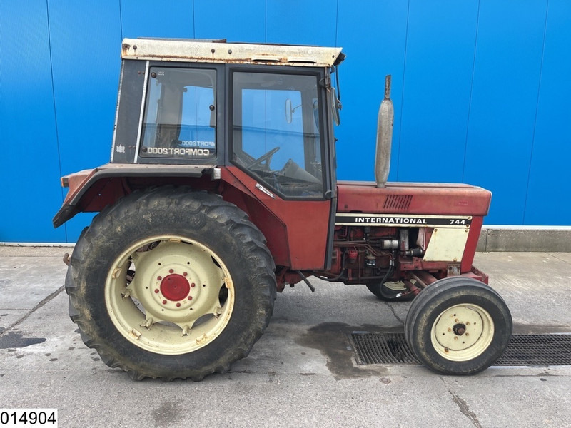 International 744 54 kW 72 HP, Manual - Farm tractor: picture 5 International 744 54 kW 72 HP, Manual - Farm tractor: picture 5
