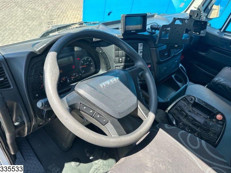 Iveco Trakker 360 6X4, EURO 6, Palfinger, Remote - Dropside/ Flatbed truck, Crane truck: picture 5 Iveco Trakker 360 6X4, EURO 6, Palfinger, Remote - Dropside/ Flatbed truck, Crane truck: picture 5