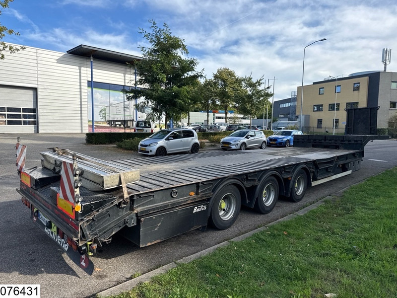 Lecinena Semie 42,000 kg, steering axle - Low loader semi-trailer: picture 5 Lecinena Semie 42,000 kg, steering axle - Low loader semi-trailer: picture 5