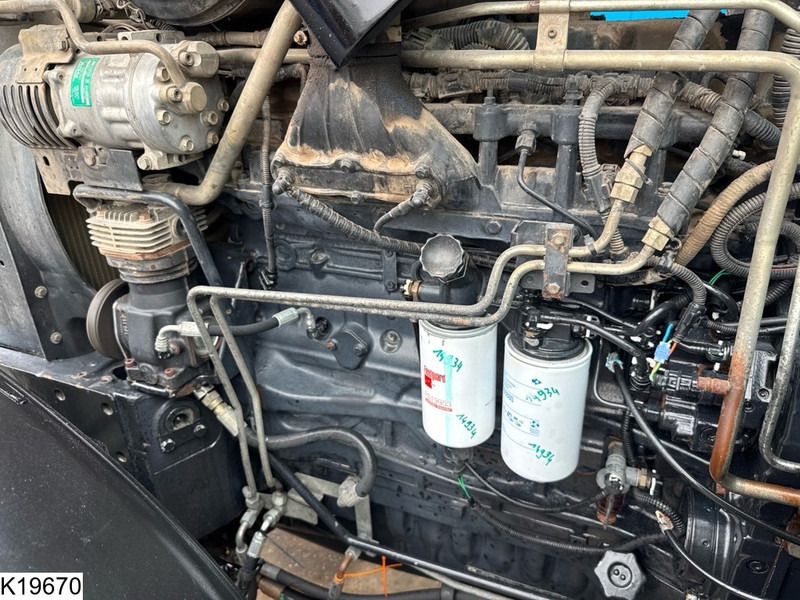 Farm tractor New Holland T6080: picture 8