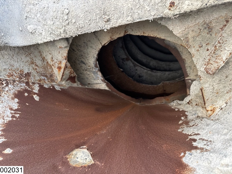 Concrete mixer truck Renault Kerax 410 Dxi 8x4, EURO 4, 9m3, Steel suspension, Remote: picture 11 Concrete mixer truck Renault Kerax 410 Dxi 8x4, EURO 4, 9m3, Steel suspension, Remote: picture 11