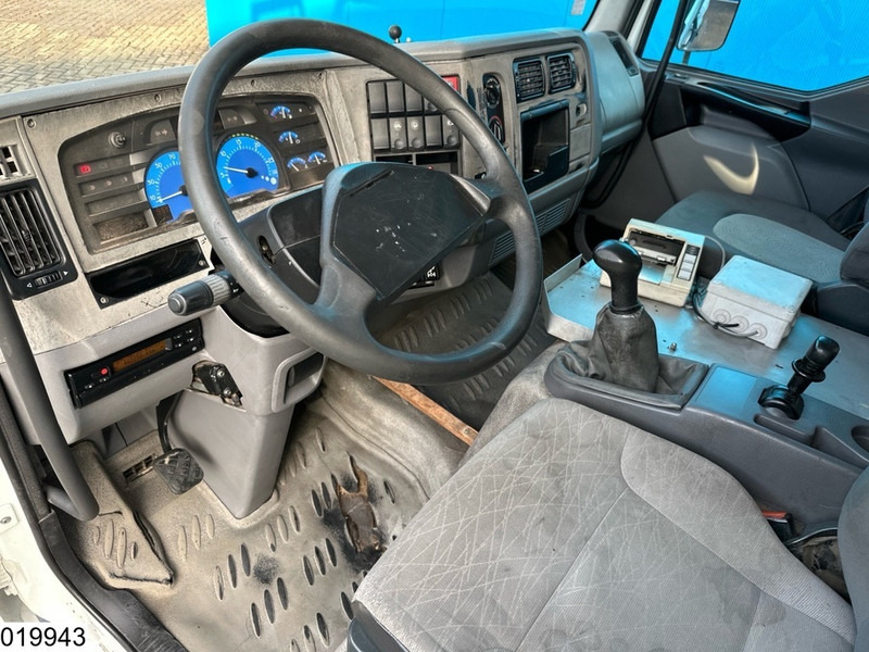 Renault Midlum 180 Euro 3, Manual, Fuel, 6180 Liters, 1 Comp - Tank truck: picture 5 Renault Midlum 180 Euro 3, Manual, Fuel, 6180 Liters, 1 Comp - Tank truck: picture 5