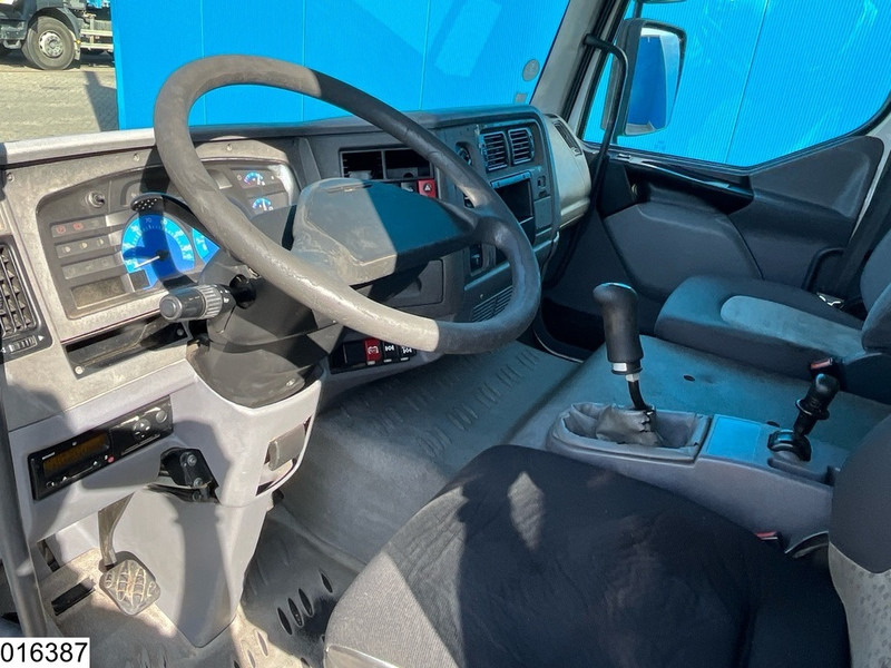 Interior photo 1: Tank truck Renault Midlum 220 14995 Liter, LPG GPL, Gastank, Steel
