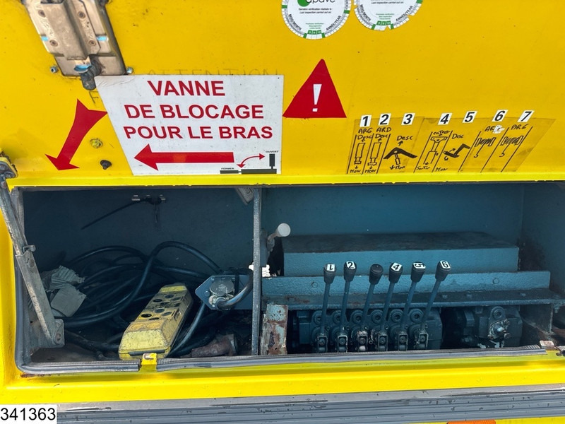 Crane truck Volvo N 10 Wrecker, Steel suspension: picture 12