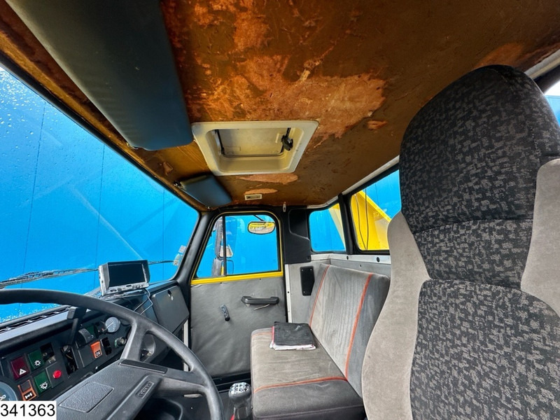 Crane truck Volvo N 10 Wrecker, Steel suspension: picture 8