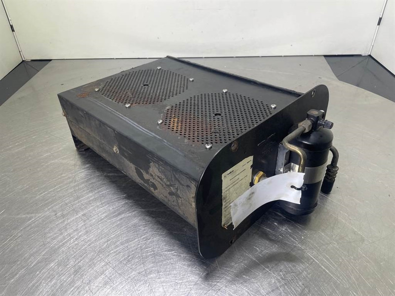 Ahlmann AZ150-4184898A-Airco condenser/Klimakondensator - Frame/ Chassis for Construction machinery: picture 3 Ahlmann AZ150-4184898A-Airco condenser/Klimakondensator - Frame/ Chassis for Construction machinery: picture 3