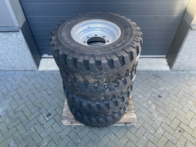 Atlas AR65-Michelin 335/80R20 (12.5R20)-Tire/Reifen/Band - Wheels and tires for Construction machinery: picture 4 Atlas AR65-Michelin 335/80R20 (12.5R20)-Tire/Reifen/Band - Wheels and tires for Construction machinery: picture 4
