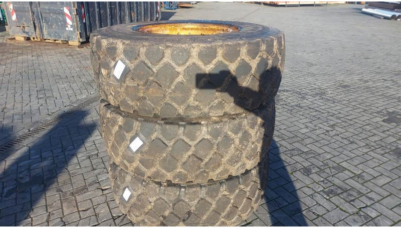 Case 521F-MTP 17.5R25-Tire/Reifen/Band - Wheels and tires for Construction machinery: picture 2 Case 521F-MTP 17.5R25-Tire/Reifen/Band - Wheels and tires for Construction machinery: picture 2
