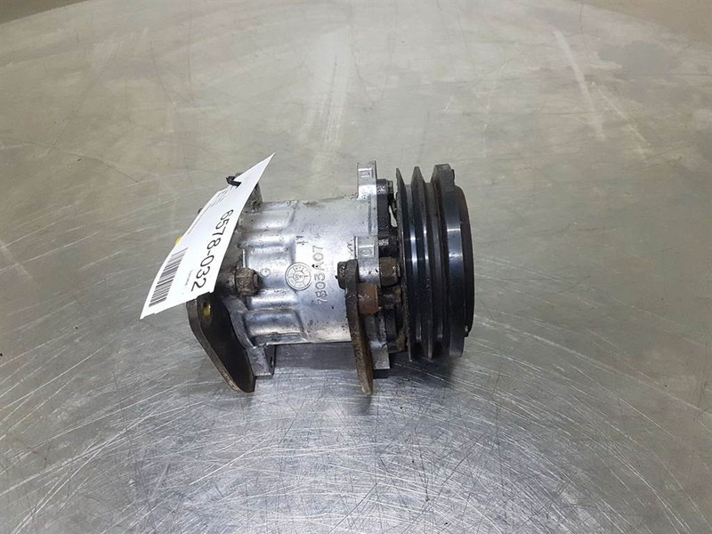 Case 621D-Sanden U4611-Compressor/Kompressor/Aircopomp - Engine for Construction machinery: picture 1 Case 621D-Sanden U4611-Compressor/Kompressor/Aircopomp - Engine for Construction machinery: picture 1