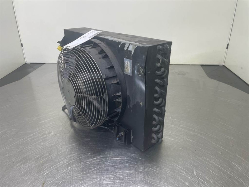 Cat 928G-Avrora - 175-ED2-0001a - Airco condenser - Frame/ Chassis for Construction machinery: picture 2 Cat 928G-Avrora - 175-ED2-0001a - Airco condenser - Frame/ Chassis for Construction machinery: picture 2
