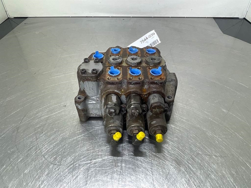 Hyundai HL757-7A-31LD-00030-WA28D7D7F1-57-Valve/Ventile - Hydraulics for Construction machinery: picture 2 Hyundai HL757-7A-31LD-00030-WA28D7D7F1-57-Valve/Ventile - Hydraulics for Construction machinery: picture 2