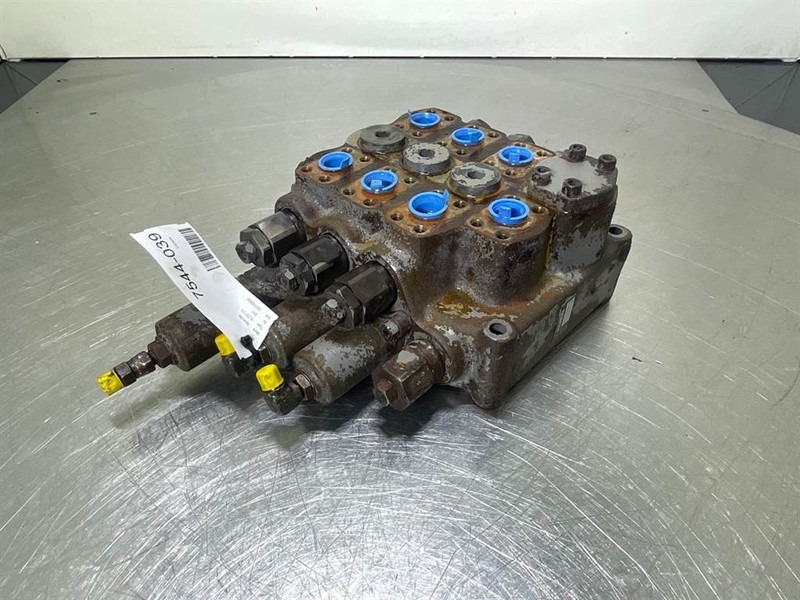 Hyundai HL757-7A-31LD-00030-WA28D7D7F1-57-Valve/Ventile - Hydraulics for Construction machinery: picture 1 Hyundai HL757-7A-31LD-00030-WA28D7D7F1-57-Valve/Ventile - Hydraulics for Construction machinery: picture 1