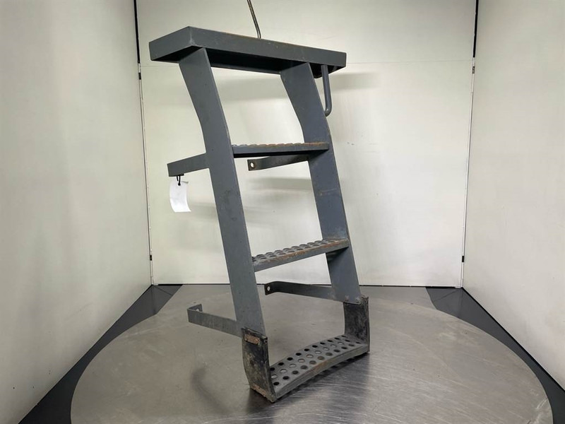Komatsu WA270-3 - Stair panel/Trittstufen/Traptreden - Frame/ Chassis for Construction machinery: picture 1 Komatsu WA270-3 - Stair panel/Trittstufen/Traptreden - Frame/ Chassis for Construction machinery: picture 1
