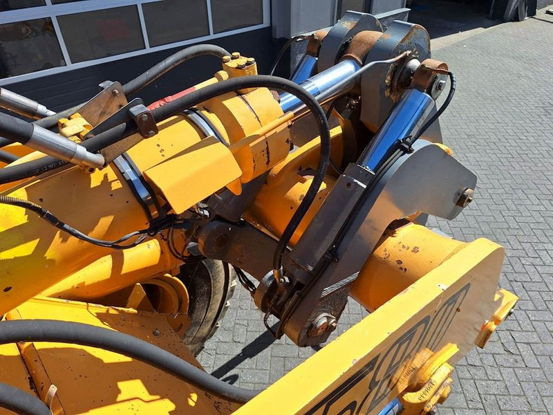Wheel loader Liebherr L580: picture 10