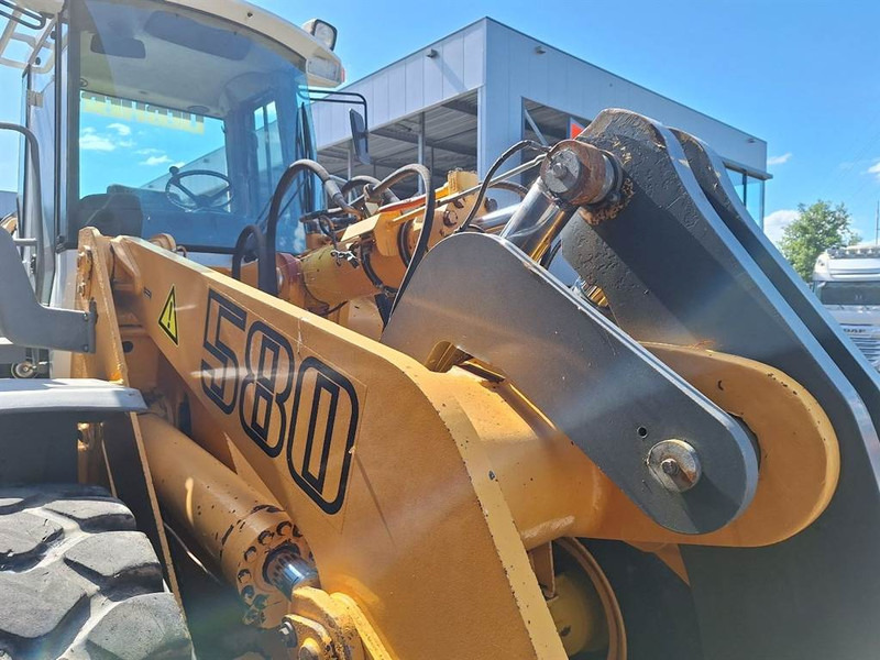 Wheel loader Liebherr L580: picture 11