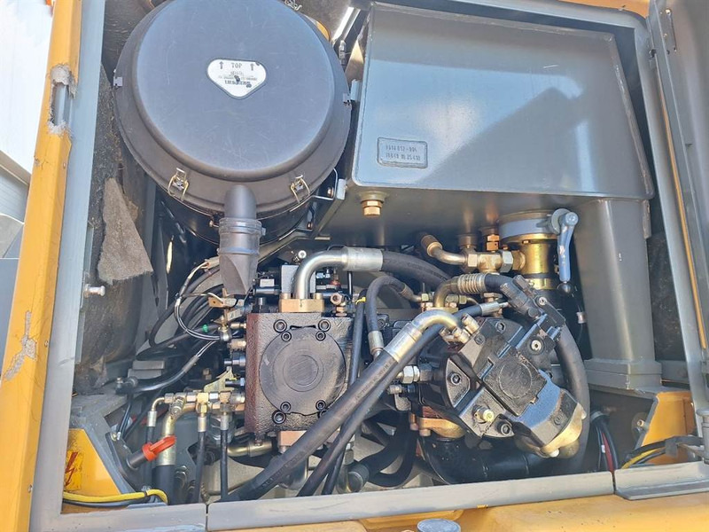 Wheel loader Liebherr L580: picture 13