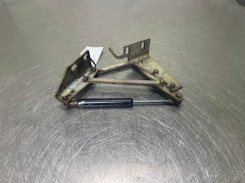 Schaeff SKL834-0451019031-Hinge left/Scharnier - Frame/ Chassis for Construction machinery: picture 1 Schaeff SKL834-0451019031-Hinge left/Scharnier - Frame/ Chassis for Construction machinery: picture 1