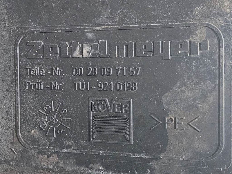 Volvo L30D-VOE11370525-Fuel tank/Kraftstofftank/Tank - Frame/ Chassis for Construction machinery: picture 5 Volvo L30D-VOE11370525-Fuel tank/Kraftstofftank/Tank - Frame/ Chassis for Construction machinery: picture 5