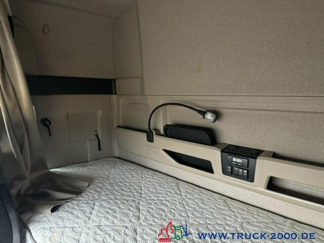 MAN TGX 18.360 Koffer XL Haus Bett Standhzg 268TKM - Box truck: picture 2 MAN TGX 18.360 Koffer XL Haus Bett Standhzg 268TKM - Box truck: picture 2