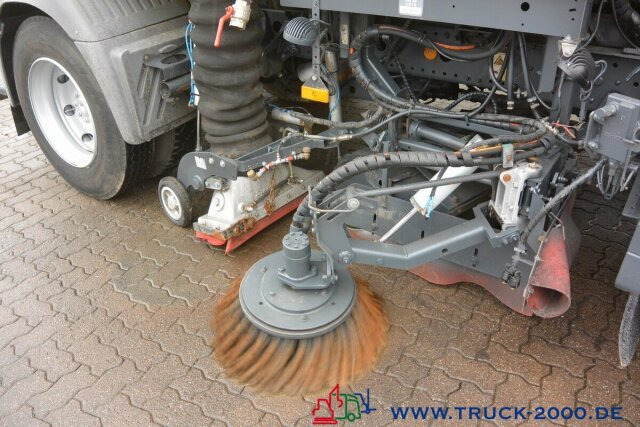Road sweeper Mercedes-Benz Atego 1524 Bucher Johnston VS650 Deutsches Gerät: picture 15