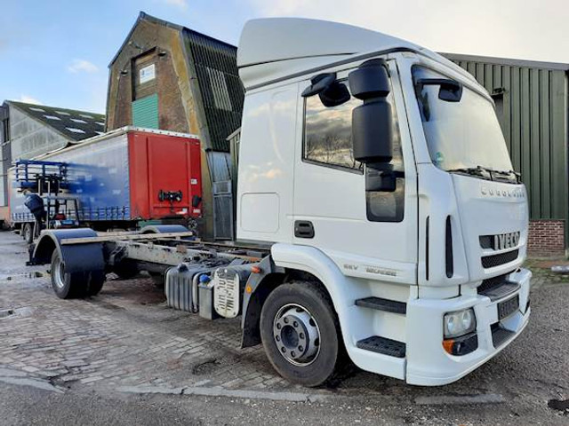 Iveco 120E22 - Cab chassis truck: picture 2 Iveco 120E22 - Cab chassis truck: picture 2