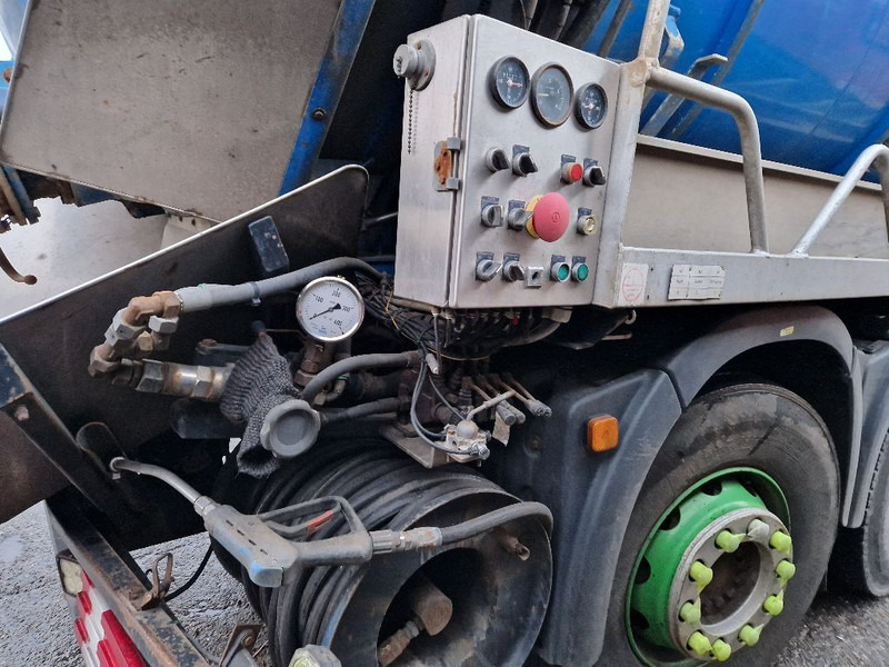 Vacuum truck MAN TGA 26.360 6X2: picture 11
