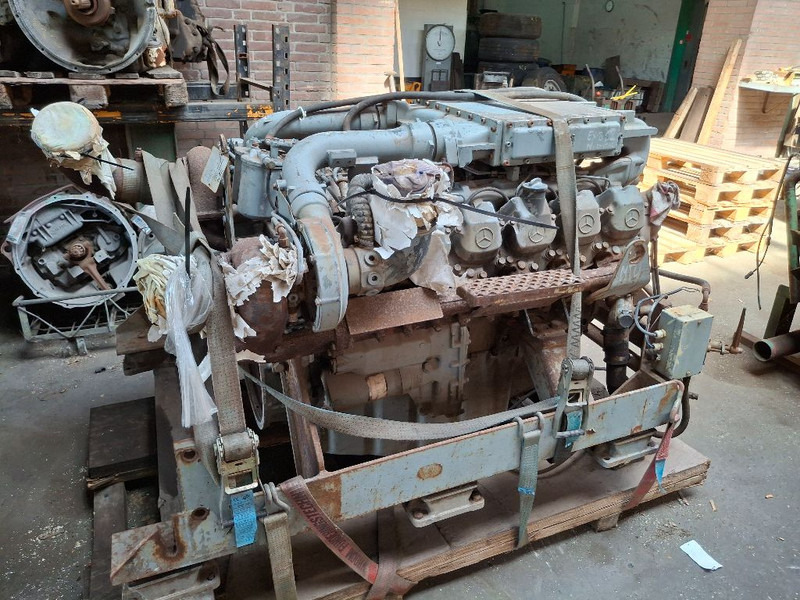 Mercedes-Benz OM444LA - Engine: picture 1 Mercedes-Benz OM444LA - Engine: picture 1