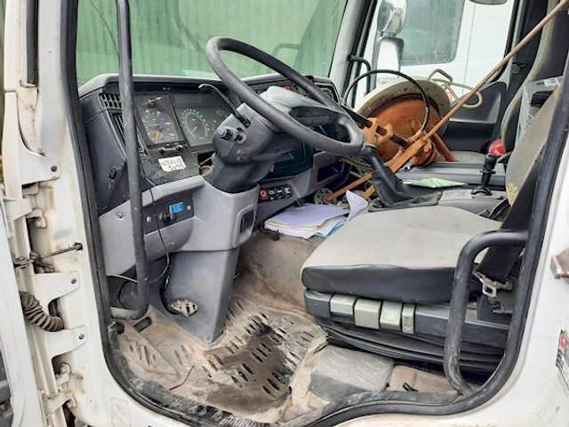 Interior photo 1: Tank truck Renault PREMIUM 210 GAS/LPG