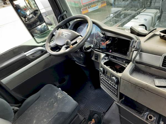 MAN TGX 18.400 - Tractor unit: picture 5 MAN TGX 18.400 - Tractor unit: picture 5