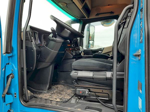Interior photo 1: Tractor unit Mercedes-Benz ACTROS 1843