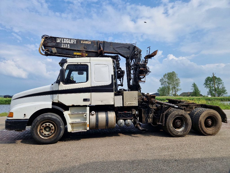 Volvo NH12.460 - Tractor unit: picture 2 Volvo NH12.460 - Tractor unit: picture 2