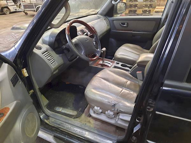 Truck Hyundai TERRACAN: picture 8