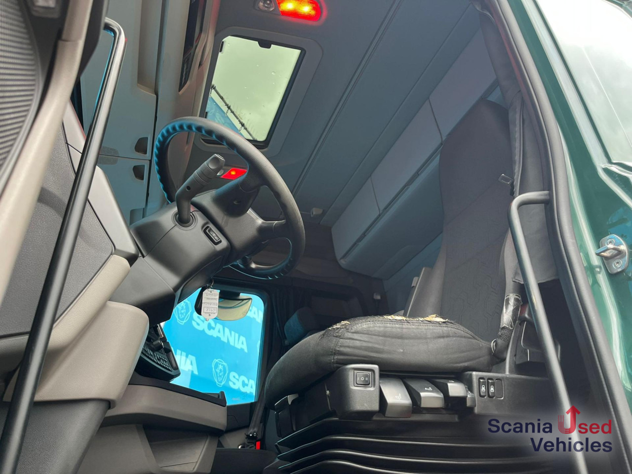 SCANIA R 410 A4x2NA RETARDER ADR FL LED ACC - Tractor unit: picture 2 SCANIA R 410 A4x2NA RETARDER ADR FL LED ACC - Tractor unit: picture 2