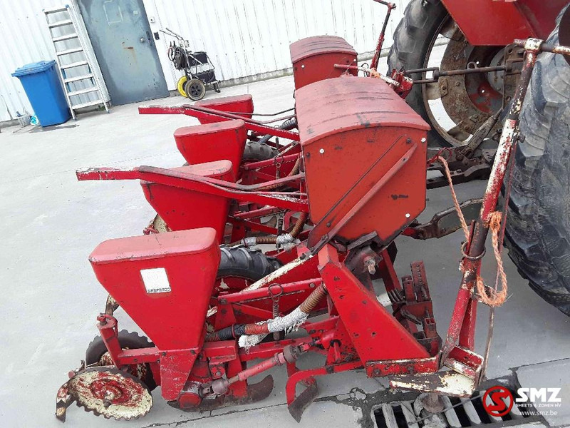 Farm tractor Massey Ferguson 595: picture 14
