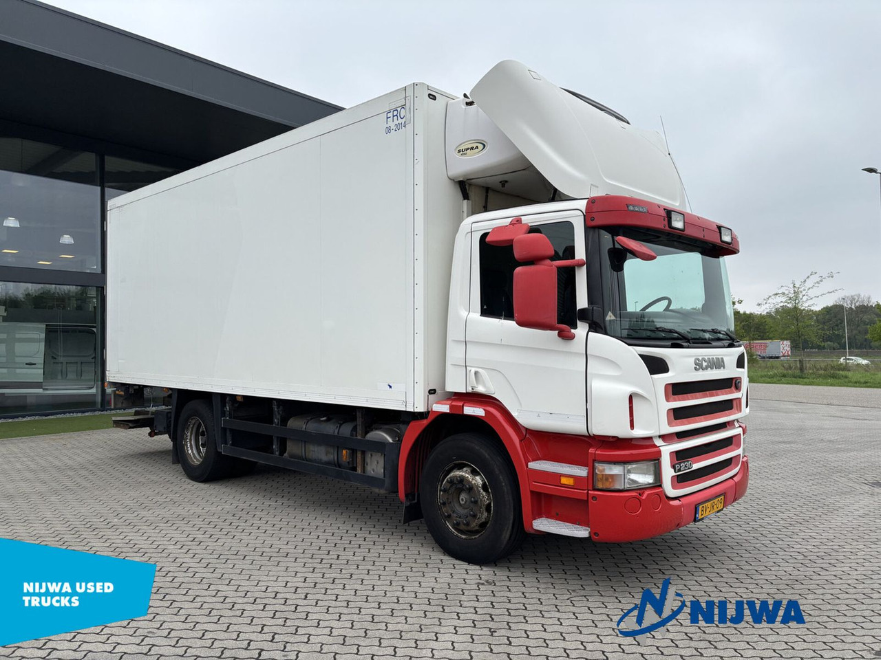 Scania P 230 4X2 Meat Truck + Laadklep - Refrigerator truck: picture 2 Scania P 230 4X2 Meat Truck + Laadklep - Refrigerator truck: picture 2