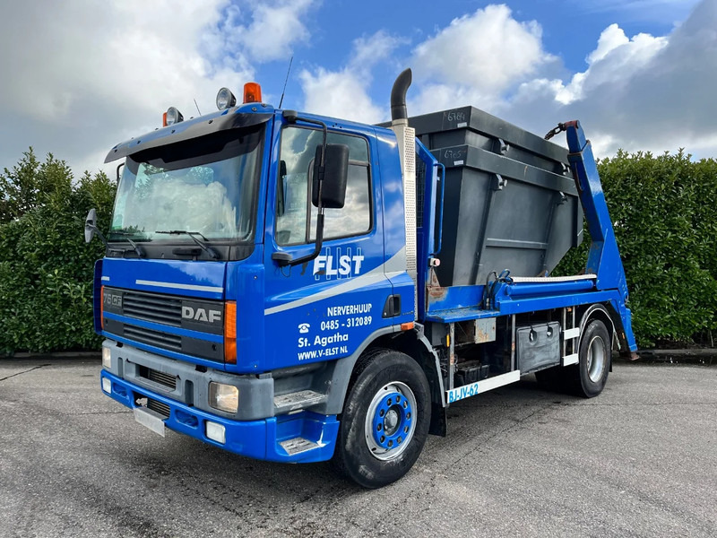 DAF CF 75.250 Euro3 / 2 bakken / Portaalarm / Manual - Hook lift truck: picture 3 DAF CF 75.250 Euro3 / 2 bakken / Portaalarm / Manual - Hook lift truck: picture 3
