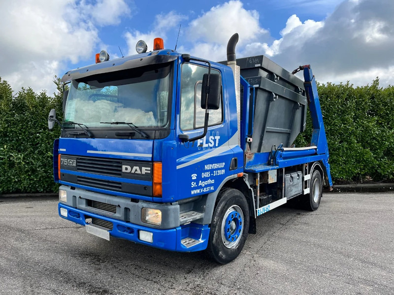 DAF CF 75.250 Euro3 / 2 bakken / Portaalarm / Manual - Hook lift truck: picture 2 DAF CF 75.250 Euro3 / 2 bakken / Portaalarm / Manual - Hook lift truck: picture 2