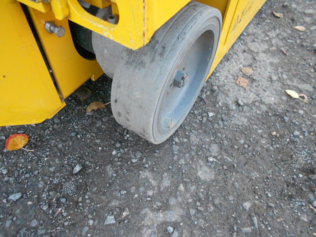 Truck mounted aerial platform Genie GS 1330, Leichtscherenarbeitsbühne Genie 5,9 m: picture 9 Truck mounted aerial platform Genie GS 1330, Leichtscherenarbeitsbühne Genie 5,9 m: picture 9