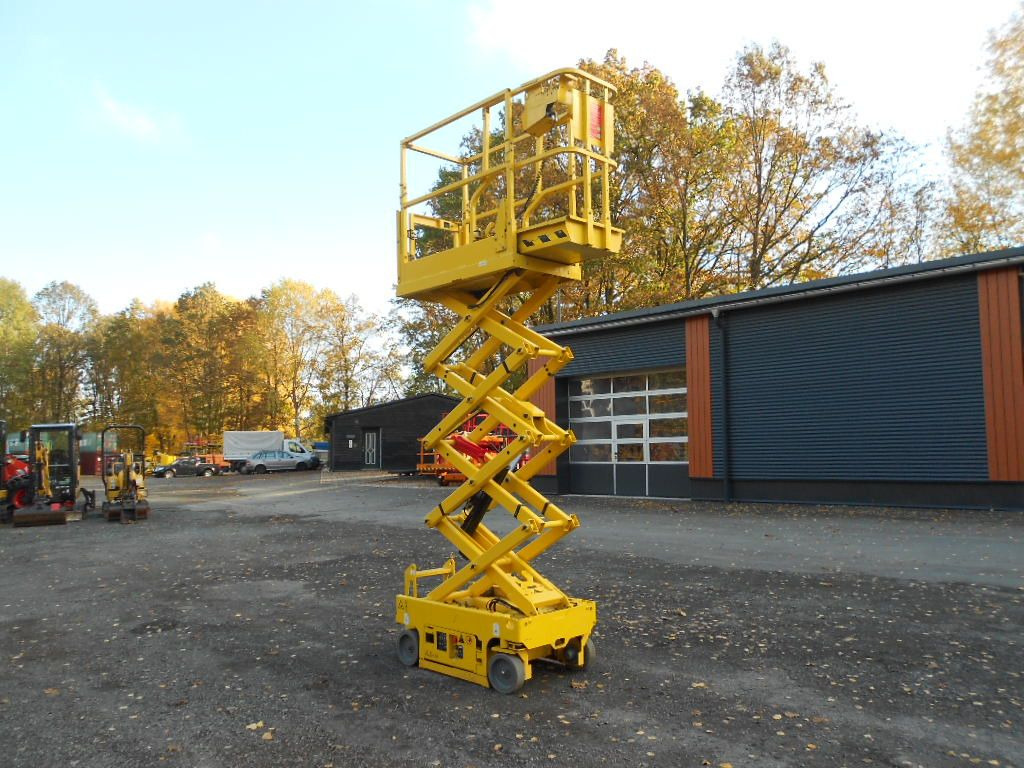 Truck mounted aerial platform Genie GS 1330, Leichtscherenarbeitsbühne Genie 5,9 m: picture 7 Truck mounted aerial platform Genie GS 1330, Leichtscherenarbeitsbühne Genie 5,9 m: picture 7