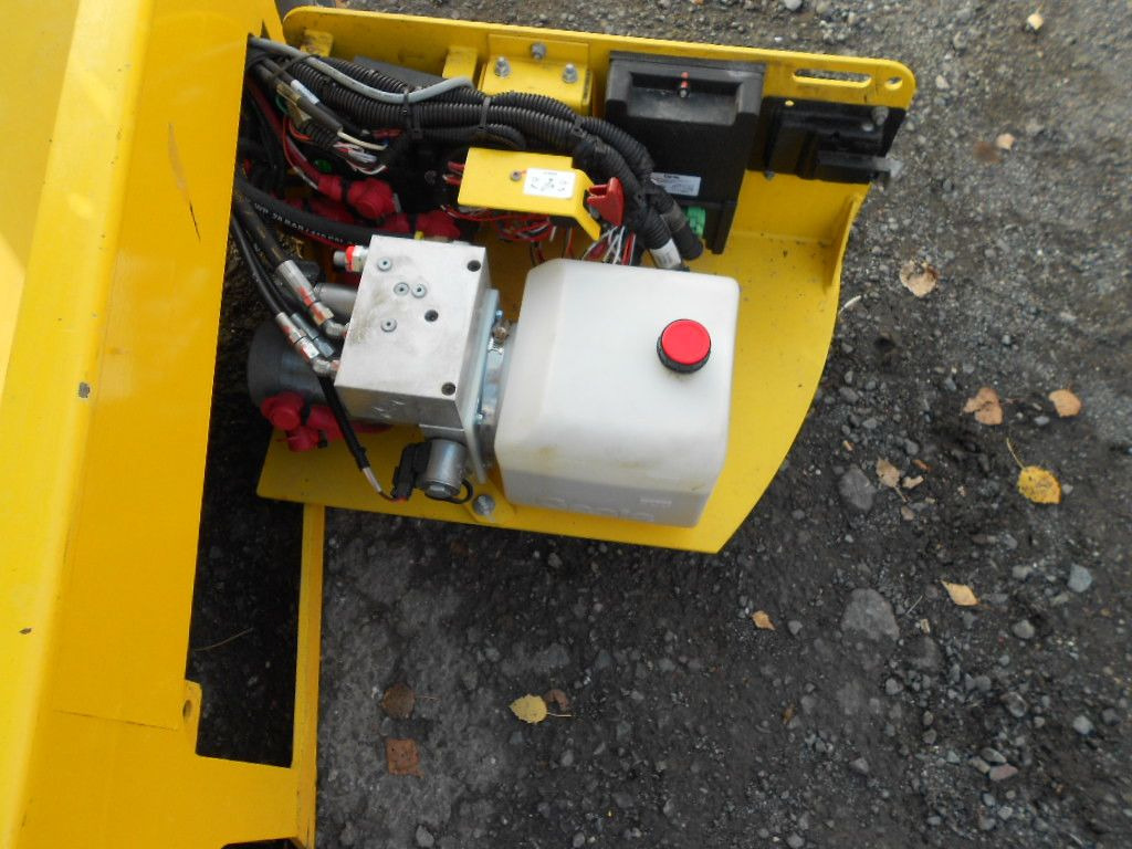 Truck mounted aerial platform Genie GS 1330, Leichtscherenarbeitsbühne Genie 5,9 m: picture 12 Truck mounted aerial platform Genie GS 1330, Leichtscherenarbeitsbühne Genie 5,9 m: picture 12