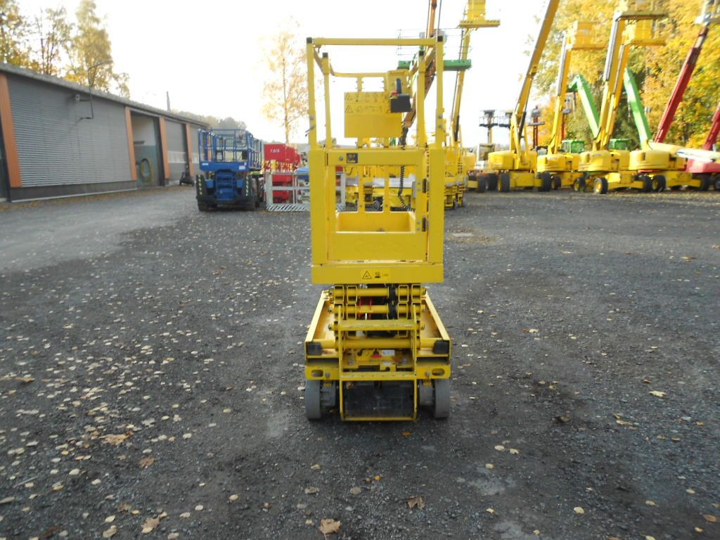 Truck mounted aerial platform Genie GS 1330, Leichtscherenarbeitsbühne Genie 5,9 m: picture 17 Truck mounted aerial platform Genie GS 1330, Leichtscherenarbeitsbühne Genie 5,9 m: picture 17