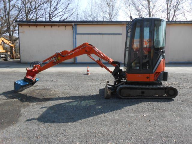 Hitachi ZX22U-2CLR , Powertilt - Mini excavator: picture 1 Hitachi ZX22U-2CLR , Powertilt - Mini excavator: picture 1
