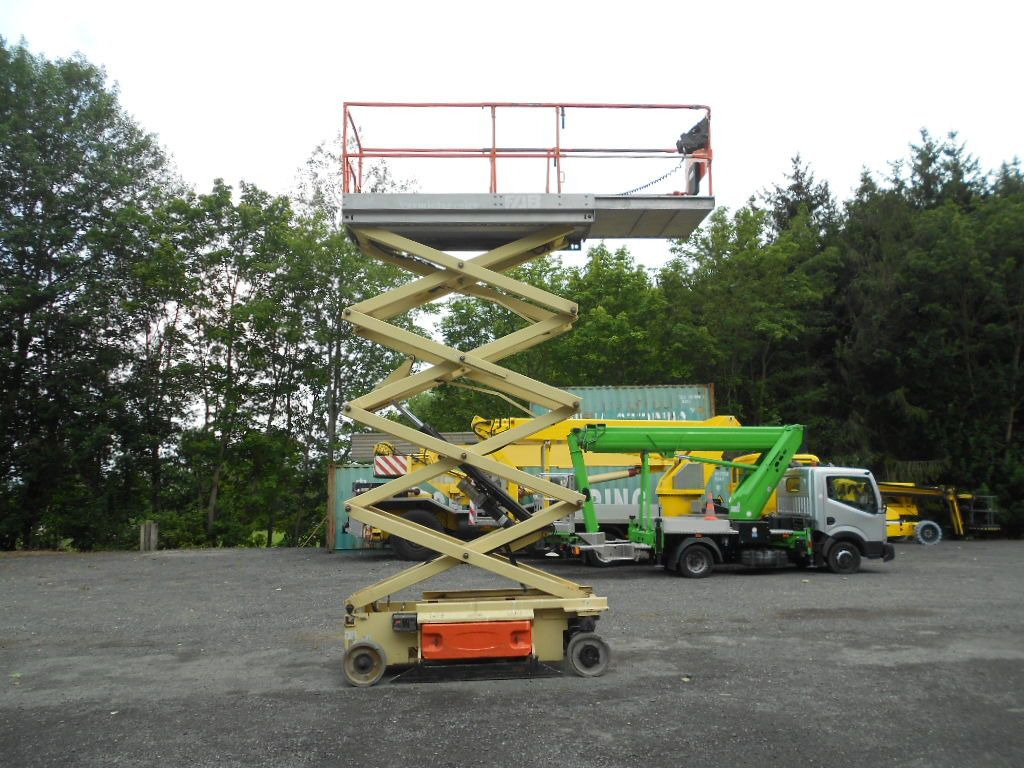JLG JLG 3246, Scherenarbeitsbühne, 11,9 m - Scissor lift: picture 5 JLG JLG 3246, Scherenarbeitsbühne, 11,9 m - Scissor lift: picture 5