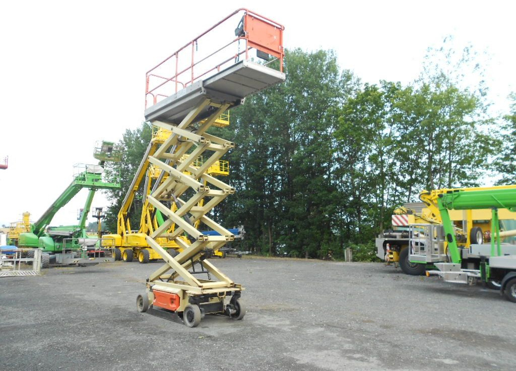 JLG JLG 3246, Scherenarbeitsbühne, 11,9 m - Scissor lift: picture 4 JLG JLG 3246, Scherenarbeitsbühne, 11,9 m - Scissor lift: picture 4